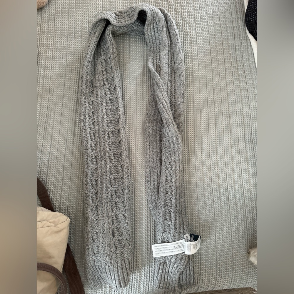 Brand New Hollister Women’s Scarf